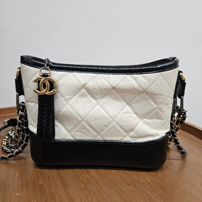 Chanel Gabrielle small 流浪包 黑白色-0