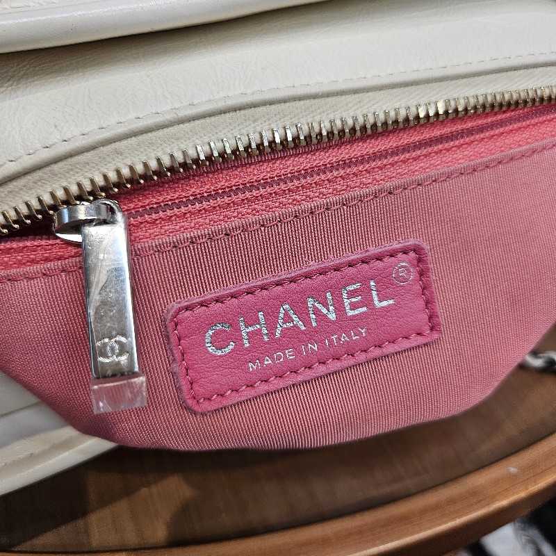 Chanel Gabrielle small 流浪包 白色-6