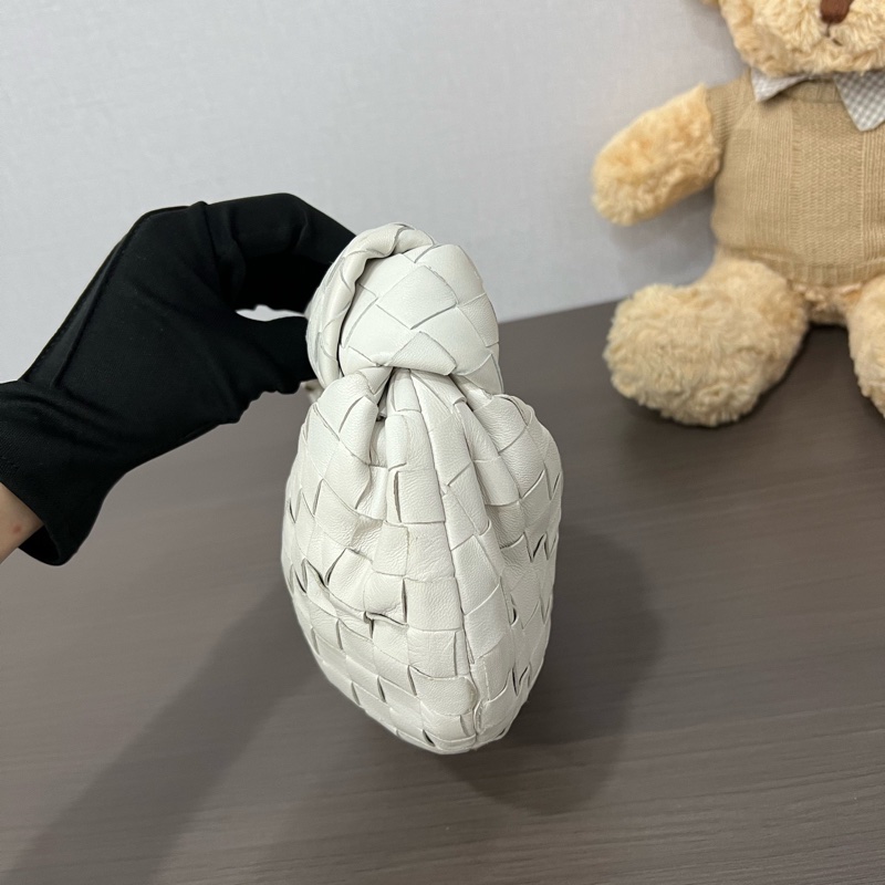 BV葆蝶家 白色編織手提包 長24-2