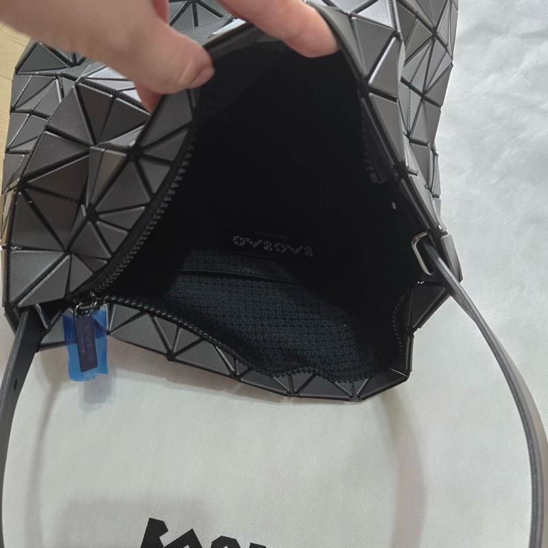 Issey Miyake 三宅一生 BaoBao 大號 valley 灰色 hobo包-4