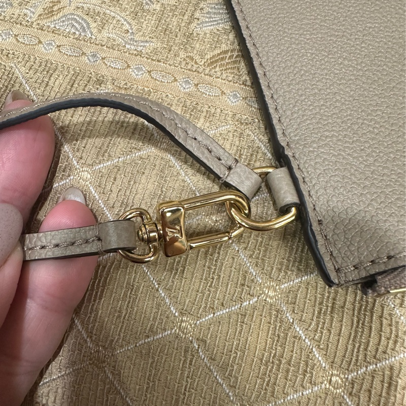 LV 斑鳩灰拚奶油色牛皮壓紋Neo Noe MM手提肩斜背水桶包M45555-16