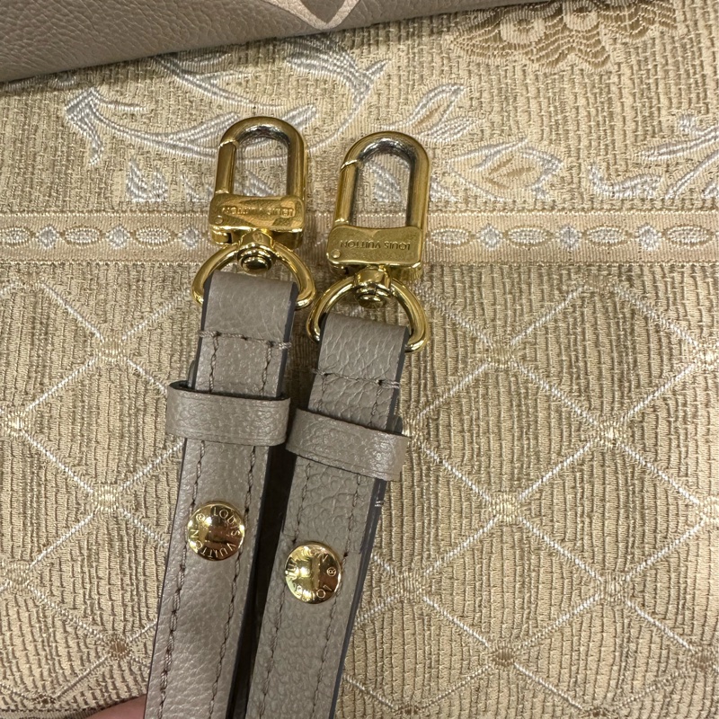 LV 斑鳩灰拚奶油色牛皮壓紋Neo Noe MM手提肩斜背水桶包M45555-18