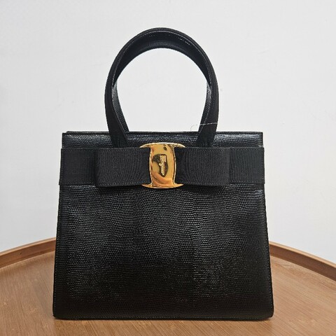 Ferragamo 蜥蜴皮黑色手挽袋