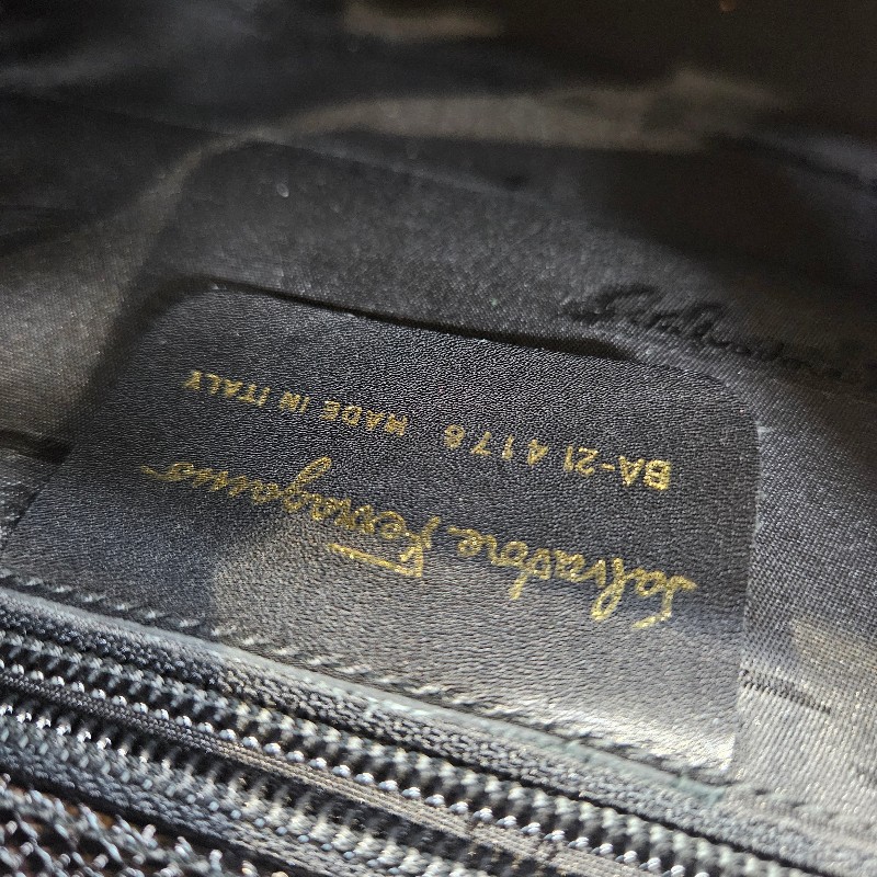 Ferragamo 蜥蜴皮黑色手挽袋-7