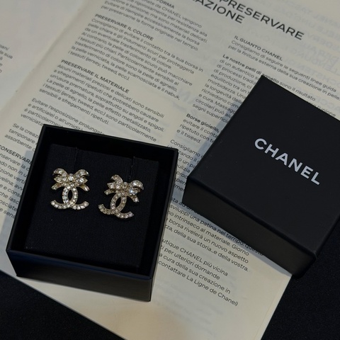 CHANEL淡金蝴蝶結水鑽雙C耳環