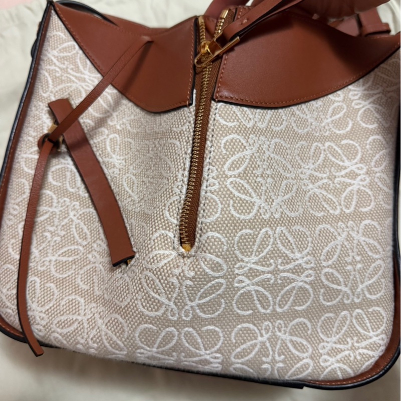 Loewe提花布大號吊床包-1