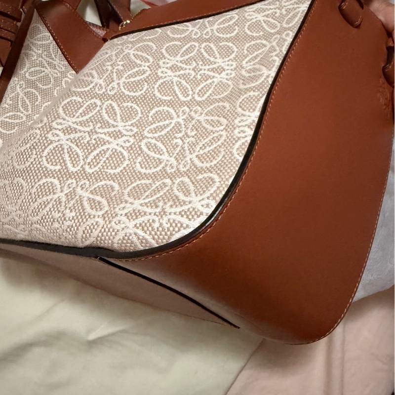 Loewe提花布大號吊床包-7