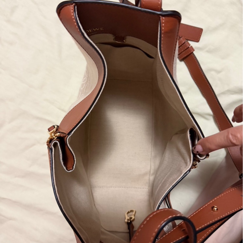 Loewe提花布大號吊床包-11