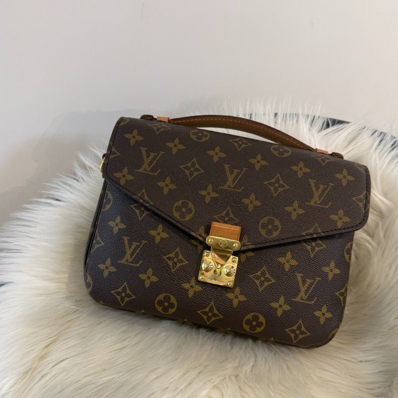 LV 老花郵差包-0