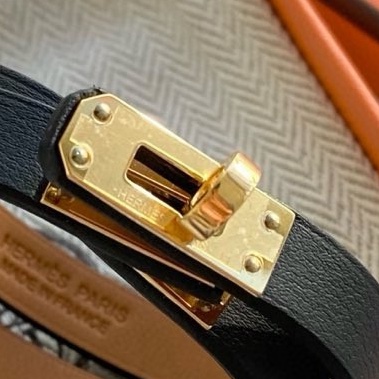 Hermes愛馬仕 迷你Kelly雙圈手鐲 手環 手鍊 黑金T2碼 Swift小牛皮雙圈手鐲,鍍金迷你Kelly鎖扣。 腕圍:14.5到15.5釐米 | 皮革寬度:1釐米。-3