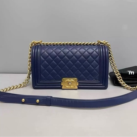 Chanel leboy中号 深蓝色牛皮菱格金扣包