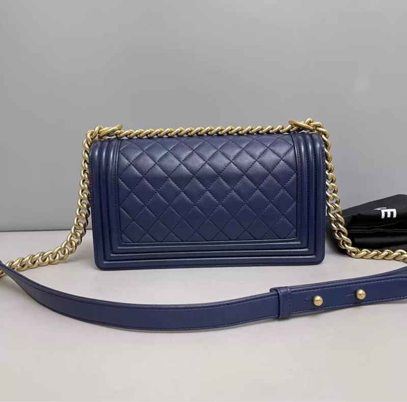 Chanel leboy中号 深蓝色牛皮菱格金扣包-1