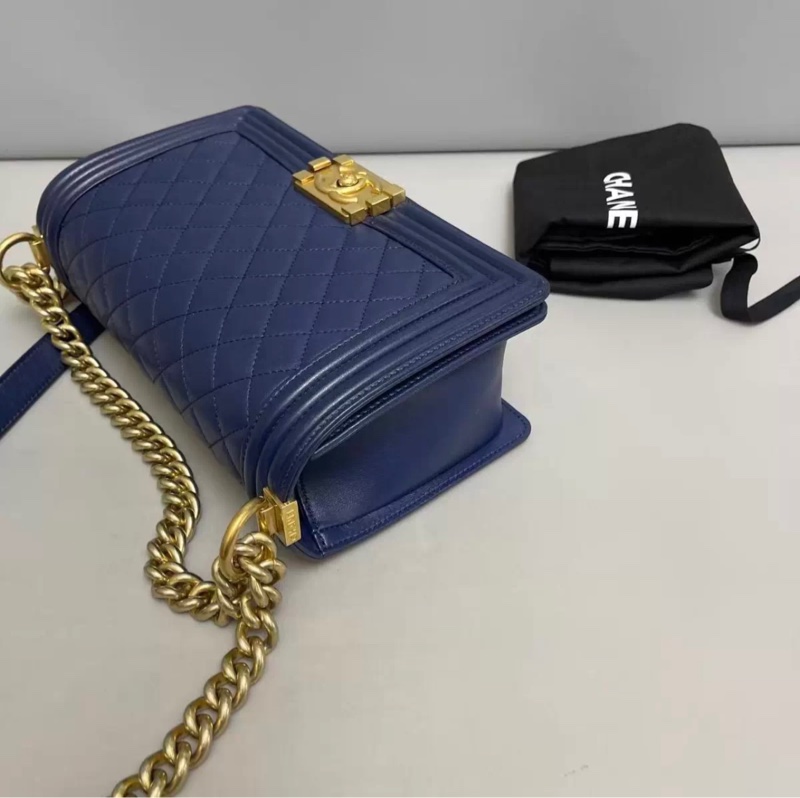 Chanel leboy中号 深蓝色牛皮菱格金扣包-3