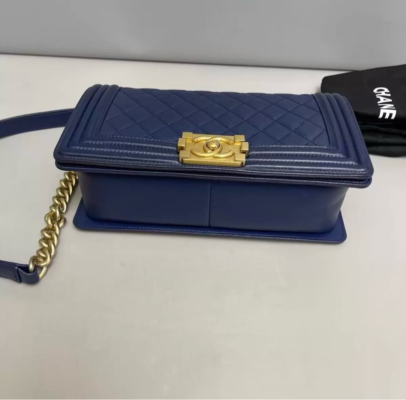 Chanel leboy中号 深蓝色牛皮菱格金扣包-4