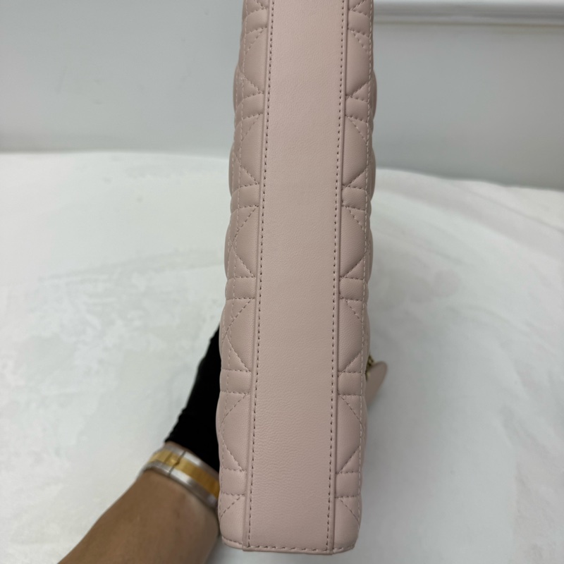 Dior迪奧Lady D-Joy 橫版戴妃包 中號 胭脂粉金扣 藤格紋羊皮 可拆卸可調節肩帶-7