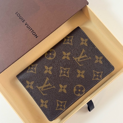 ✔️ LOUIS VUITTON LV 路易威登 M60181 Monogram 老花帆布護照夾