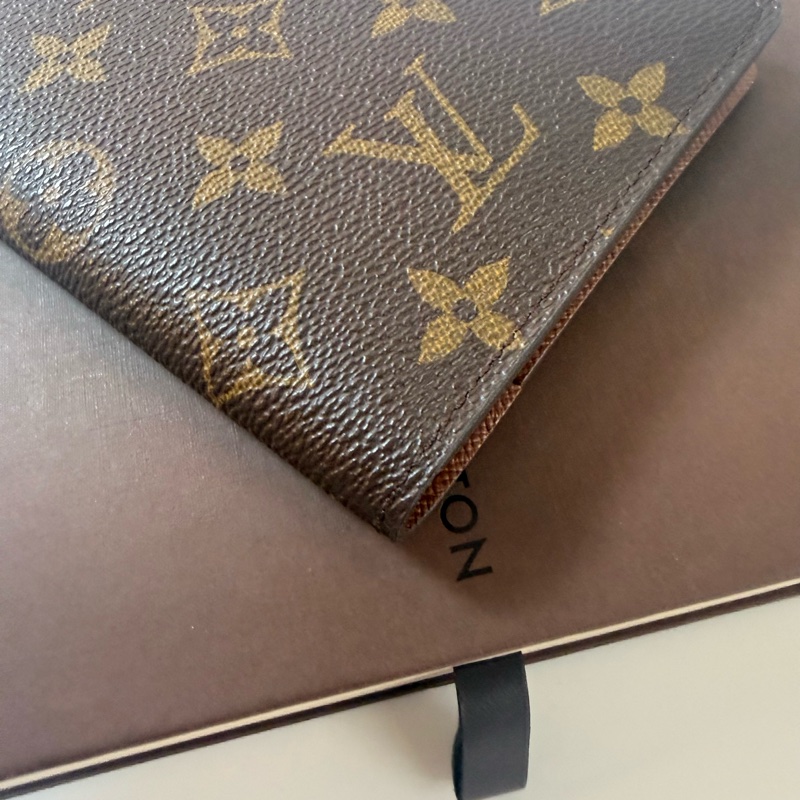 ✔️ LOUIS VUITTON LV 路易威登 M60181 Monogram 老花帆布護照夾-8