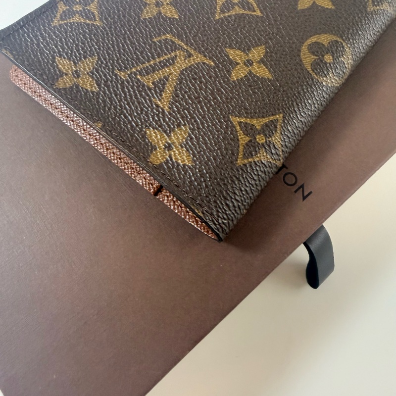 ✔️ LOUIS VUITTON LV 路易威登 M60181 Monogram 老花帆布護照夾-9
