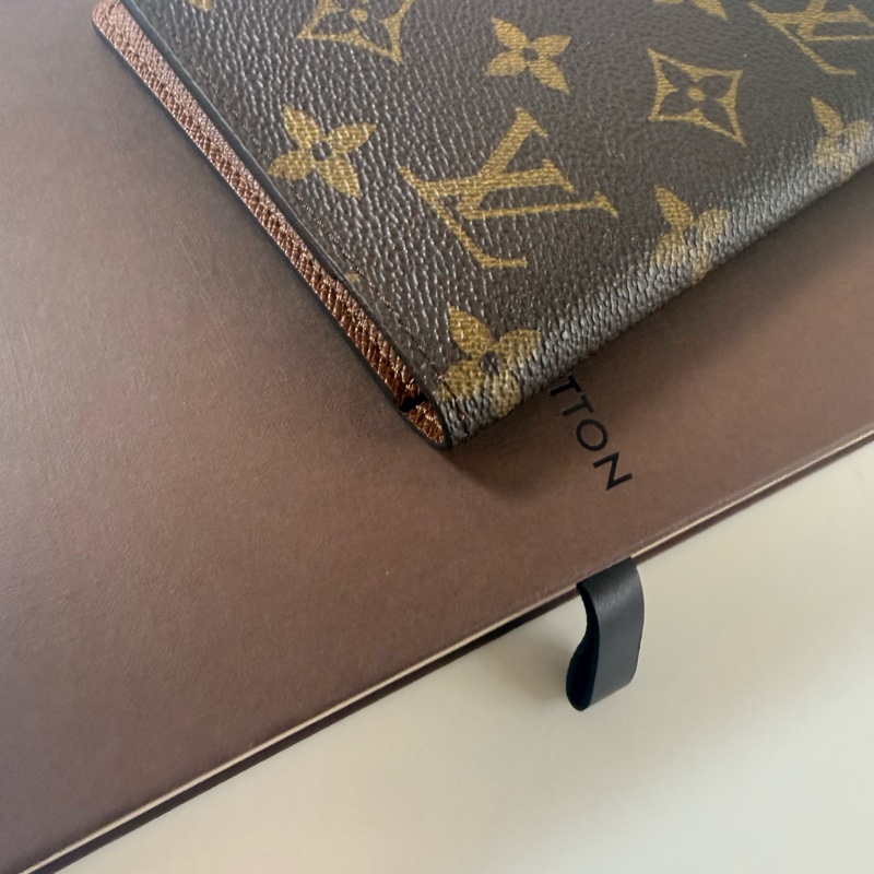 ✔️ LOUIS VUITTON LV 路易威登 M60181 Monogram 老花帆布護照夾-13