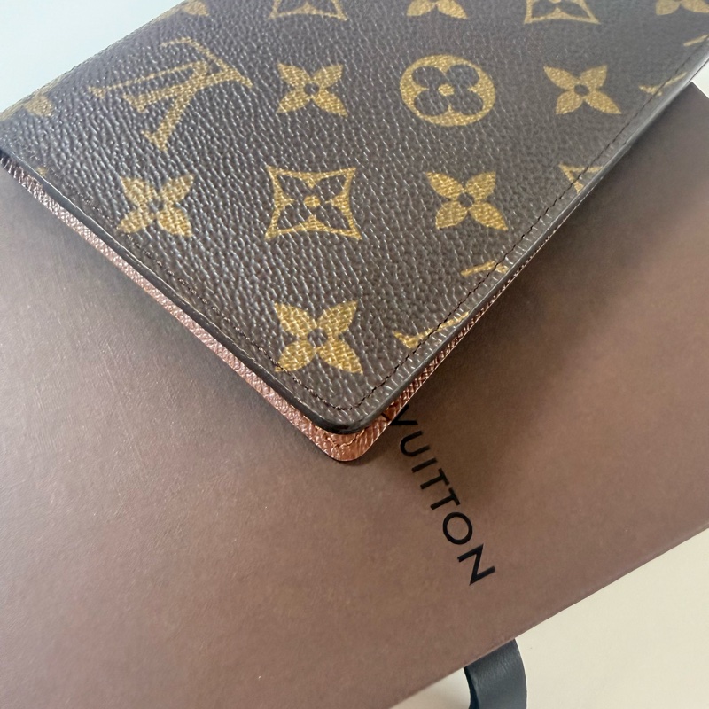 ✔️ LOUIS VUITTON LV 路易威登 M60181 Monogram 老花帆布護照夾-15