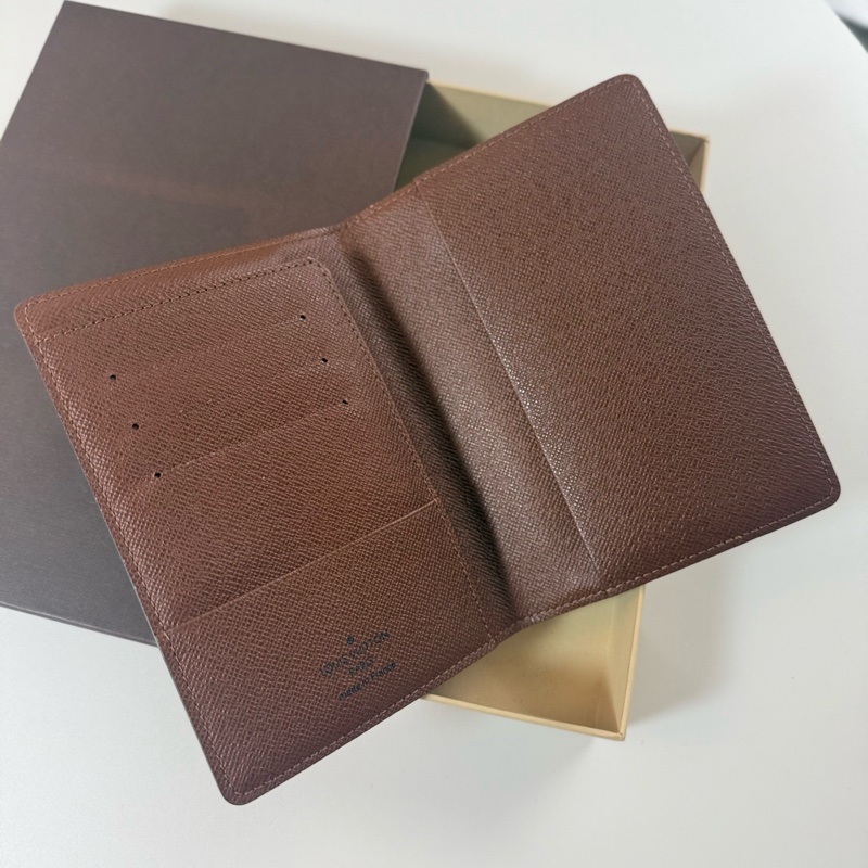 ✔️ LOUIS VUITTON LV 路易威登 M60181 Monogram 老花帆布護照夾-19