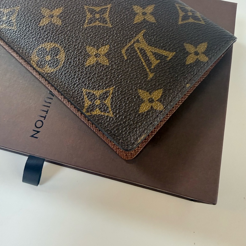 ✔️ LOUIS VUITTON LV 路易威登 M60181 Monogram 老花帆布護照夾-24
