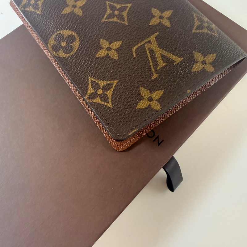 ✔️ LOUIS VUITTON LV 路易威登 M60181 Monogram 老花帆布護照夾-28