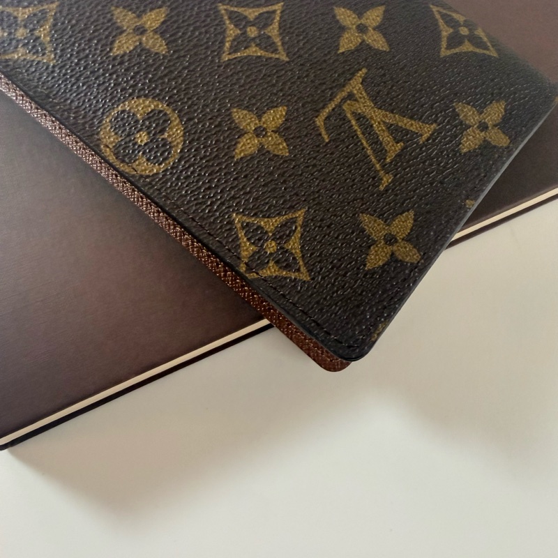 ✔️ LOUIS VUITTON LV 路易威登 M60181 Monogram 老花帆布護照夾-29