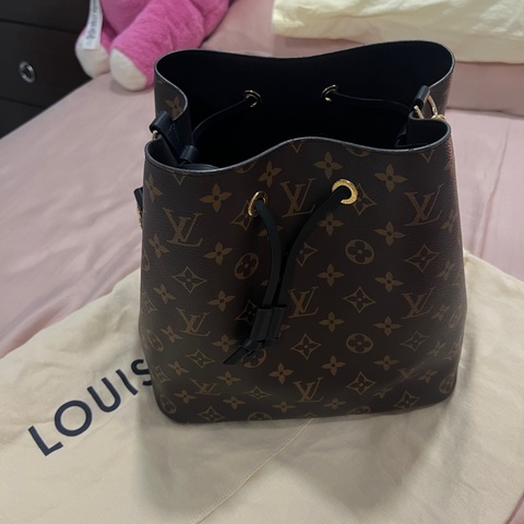 LV 老花黑內裡水桶包