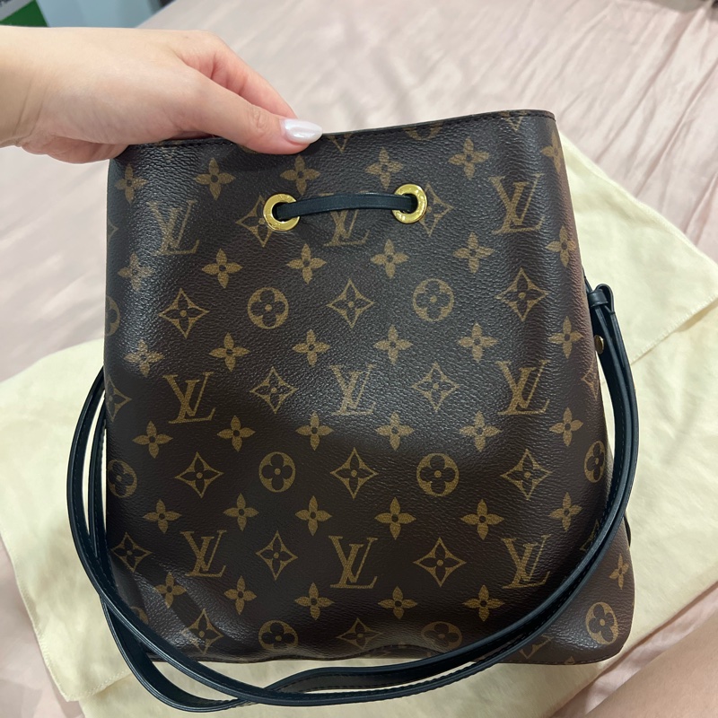 LV 老花黑內裡水桶包-8