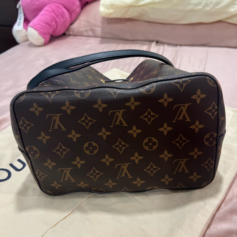 LV 老花黑內裡水桶包-9