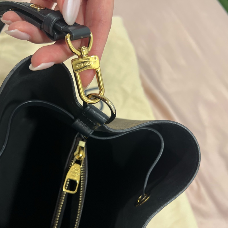 LV 老花黑內裡水桶包-11