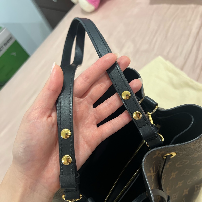 LV 老花黑內裡水桶包-13