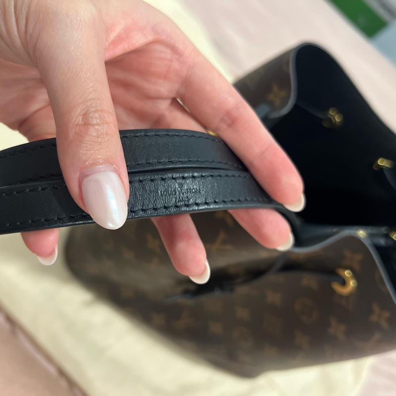 LV 老花黑內裡水桶包-14