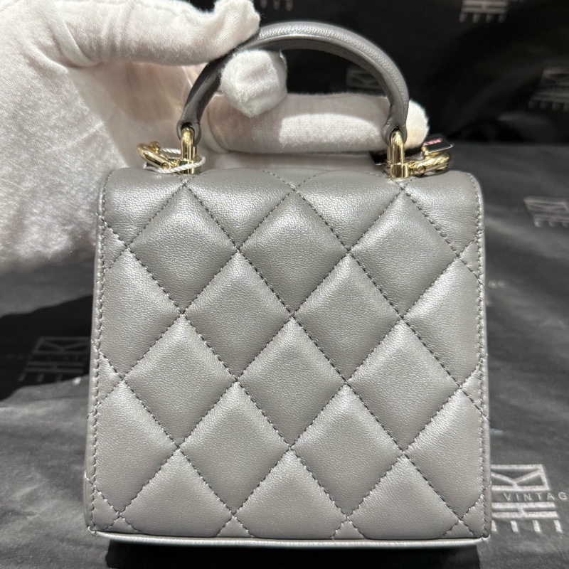 CHANEL香奈兒22A灰色金扣手柄mini小廢包鏈條包 芯片款11cm。-1