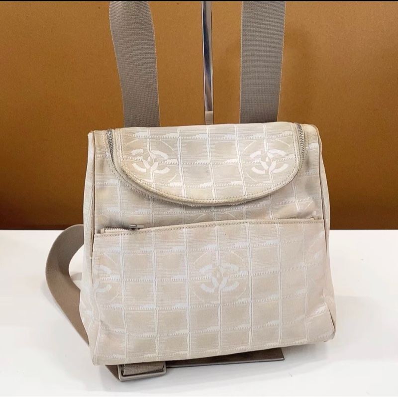 Chanel香奈兒冰格雙肩包 米色帆布經典老花-1