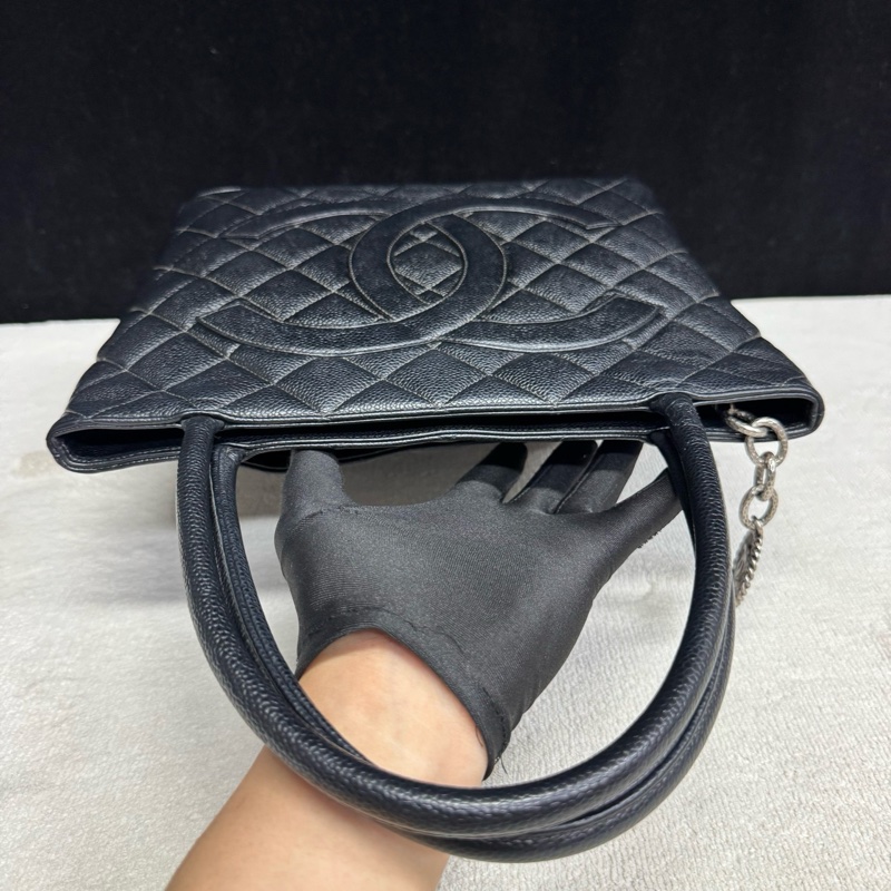 Chanel香奈兒 黑色全皮希爾頓銀幣托特包 鐳射6開-5
