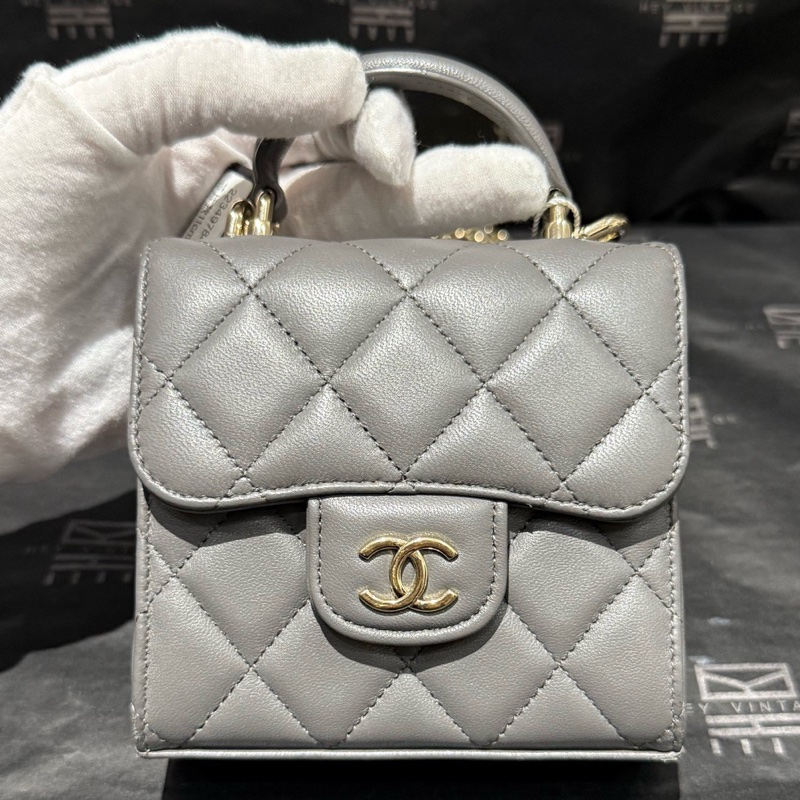 CHANEL 22A香奈兒灰色金扣手柄mini小廢包鏈條包 芯片款11cm-1