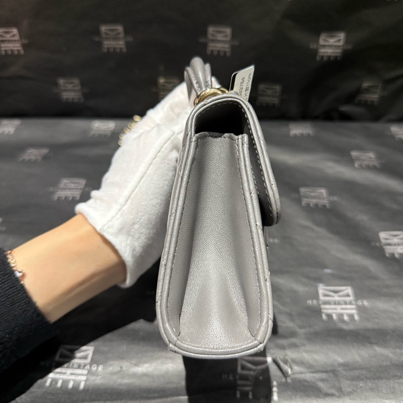 CHANEL 22A香奈兒灰色金扣手柄mini小廢包鏈條包 芯片款11cm-3
