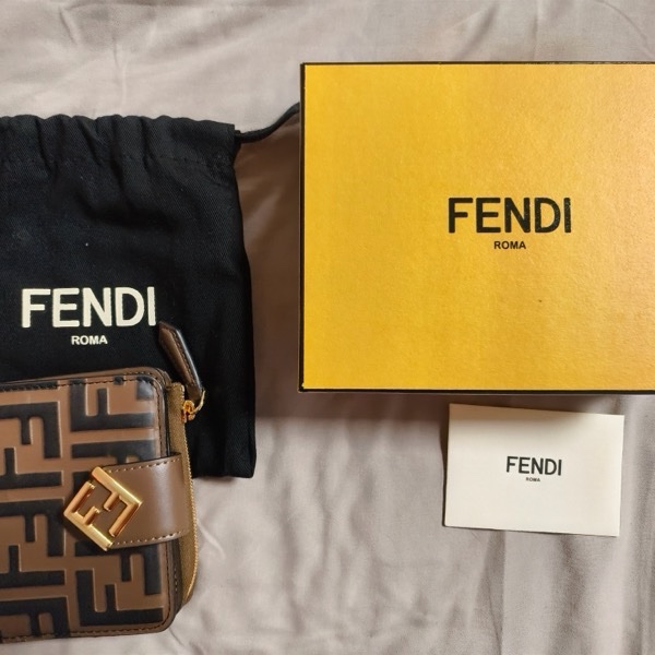 FENDI棕牛皮ㄇ型短夾買到賺到-10
