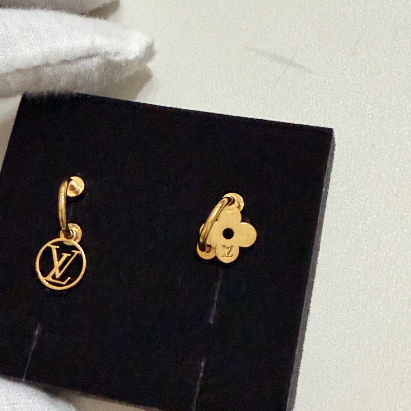 914intheair精品代購『裸件閒置』Lv Louis Vuitton Blooming 垂墜耳環 老花logo 不對稱耳環-6
