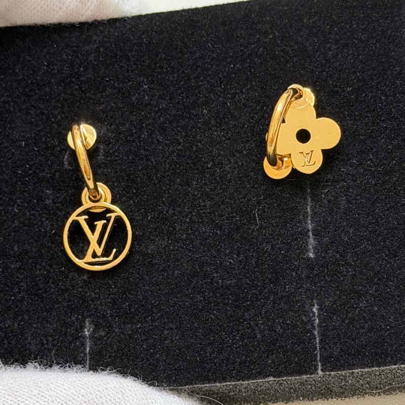 914intheair精品代購『裸件閒置』Lv Louis Vuitton Blooming 垂墜耳環 老花logo 不對稱耳環-8