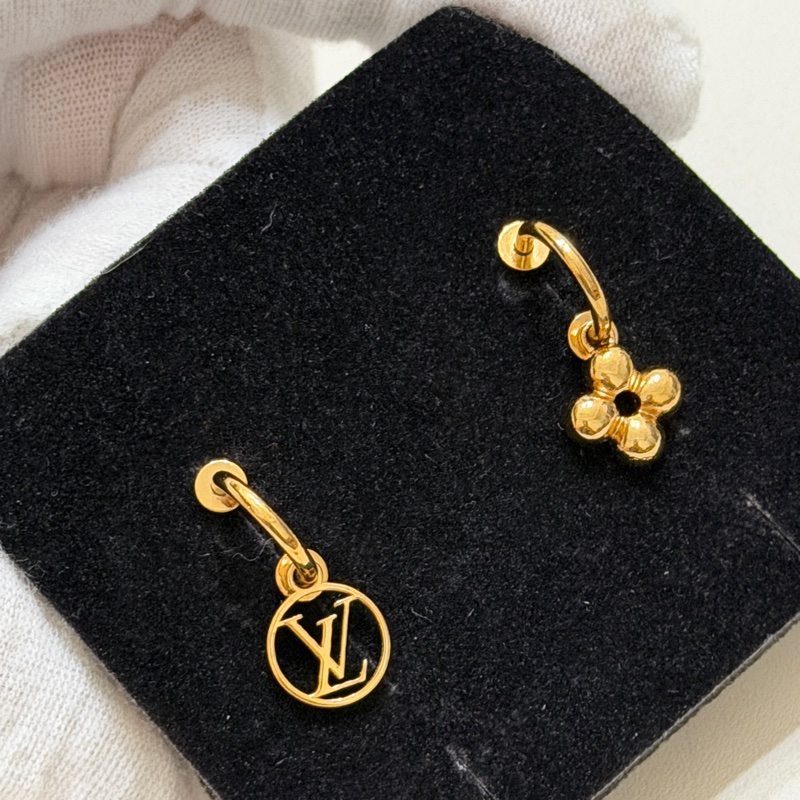 914intheair精品代購『裸件閒置』Lv Louis Vuitton Blooming 垂墜耳環 老花logo 不對稱耳環-12