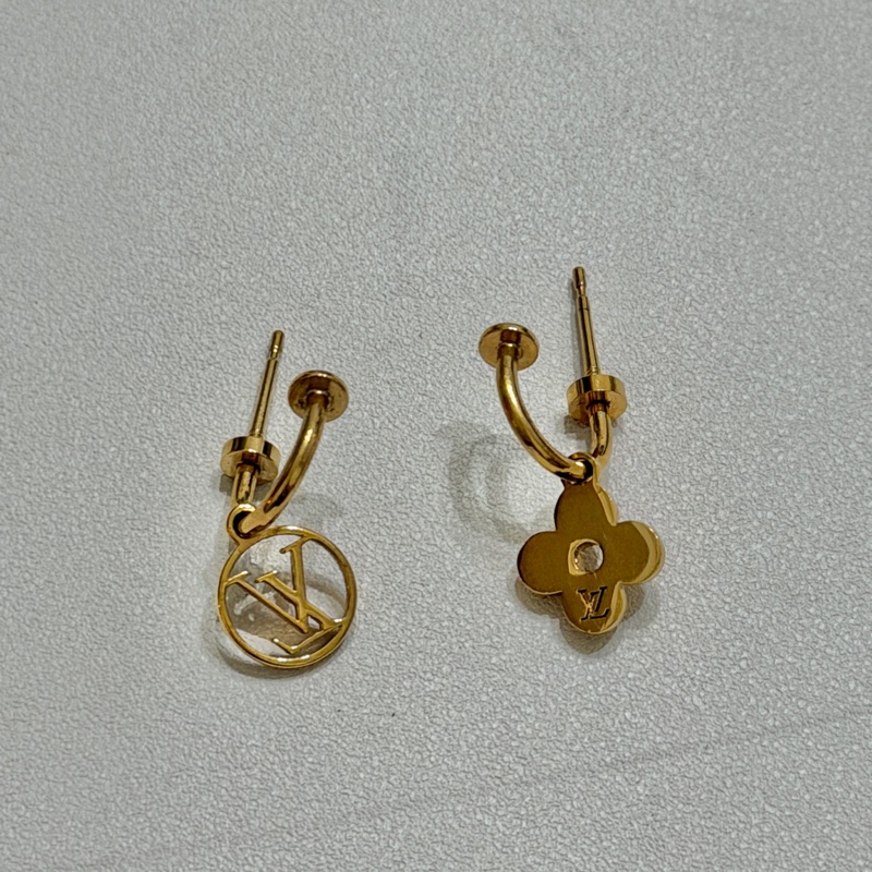 914intheair精品代購『裸件閒置』Lv Louis Vuitton Blooming 垂墜耳環 老花logo 不對稱耳環-20