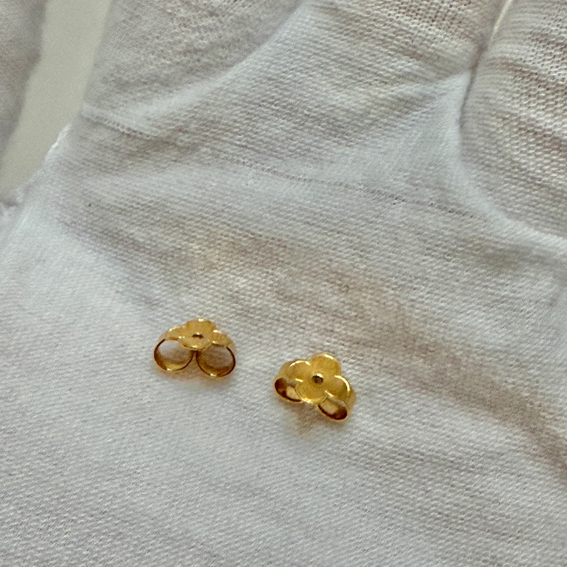 914intheair精品代購『裸件閒置』Lv Louis Vuitton Blooming 垂墜耳環 老花logo 不對稱耳環-24