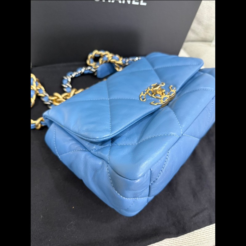 香奈兒19限量藍色金釦小號口蓋包-11