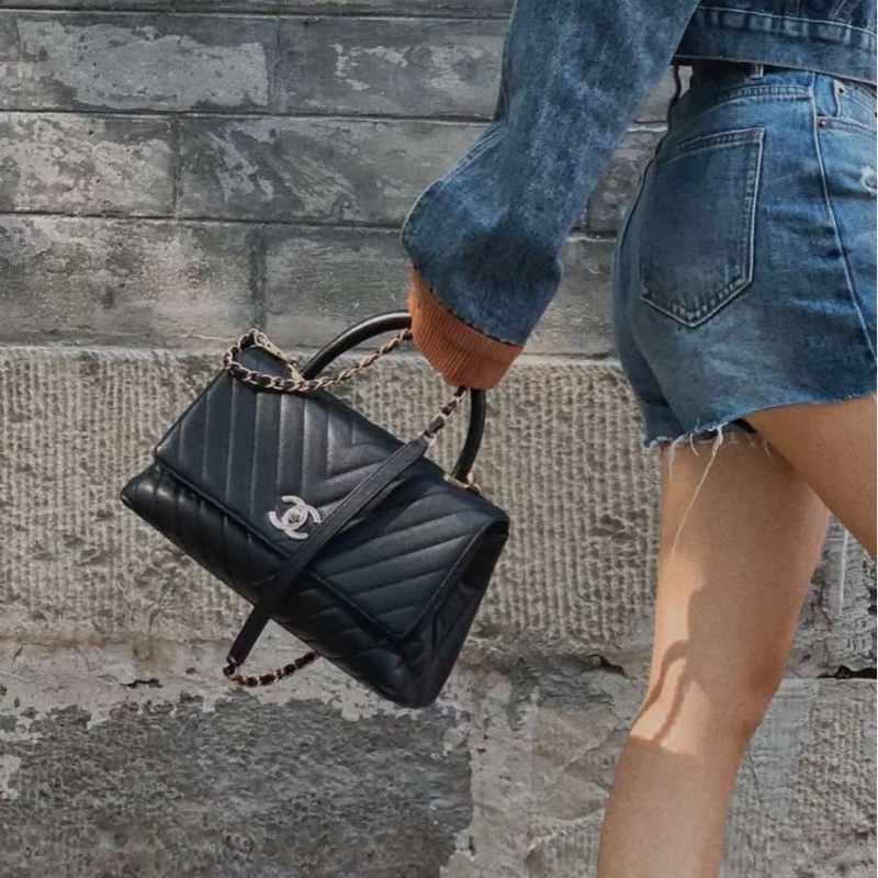 💎Chanel香奈兒|cocohandle|黑金荔枝牛皮|V紋 中號|99新-0