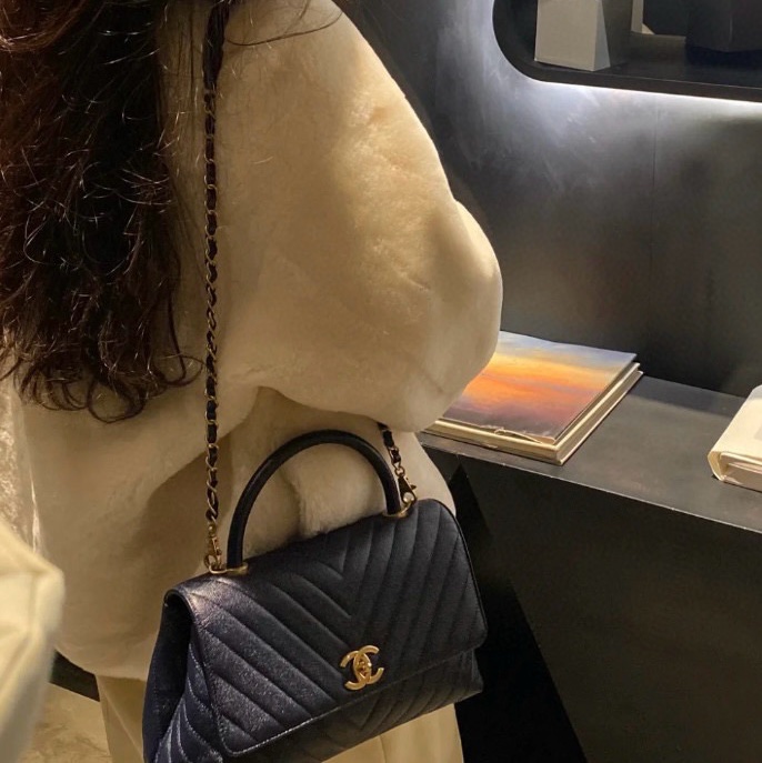 💎Chanel香奈兒|cocohandle|黑金荔枝牛皮|V紋 中號|99新-1