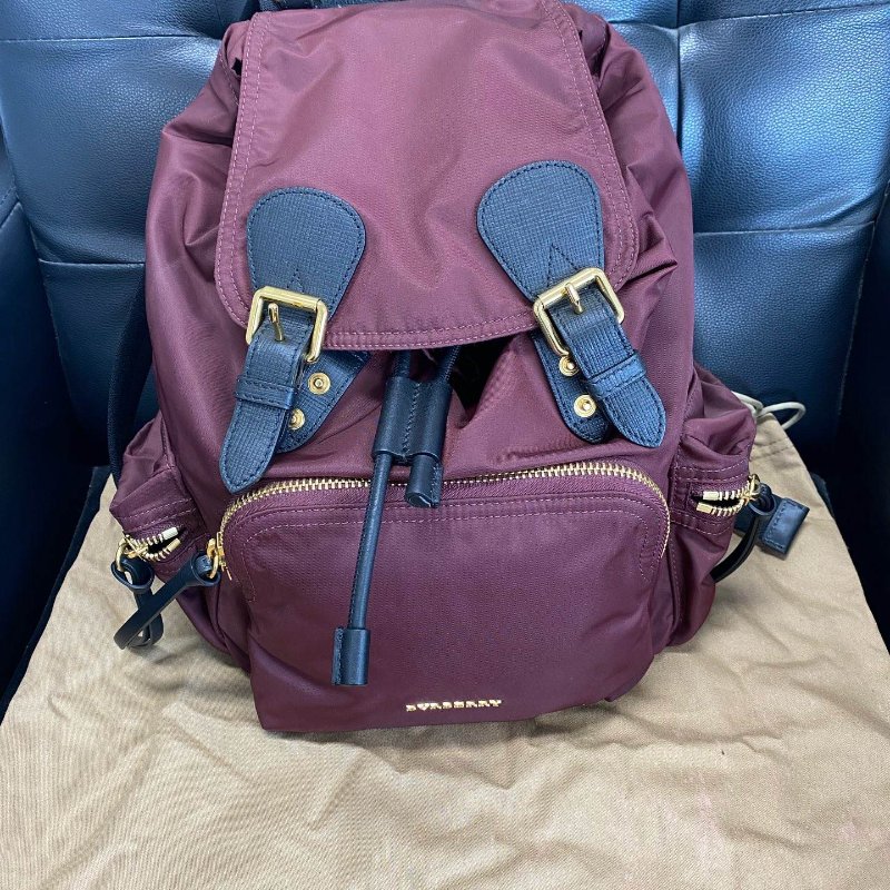 BURBERRY 暗紅色尼龍後背包30*25 99新配件塵袋-1