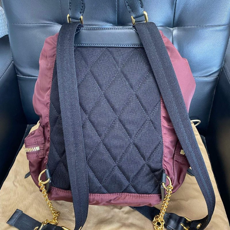 BURBERRY 暗紅色尼龍後背包30*25 99新配件塵袋-7